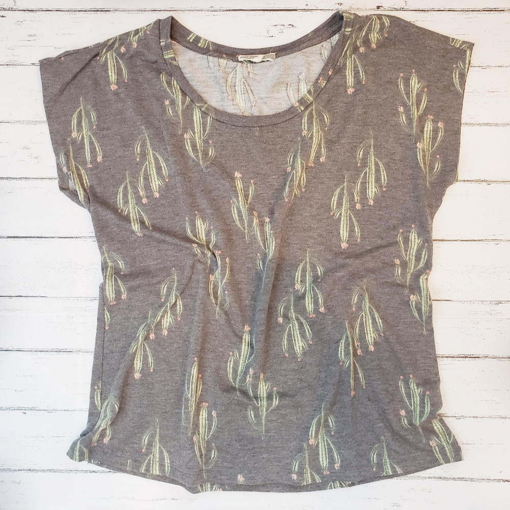 Pleione Gray Cactus Cap Sleeve Shirt